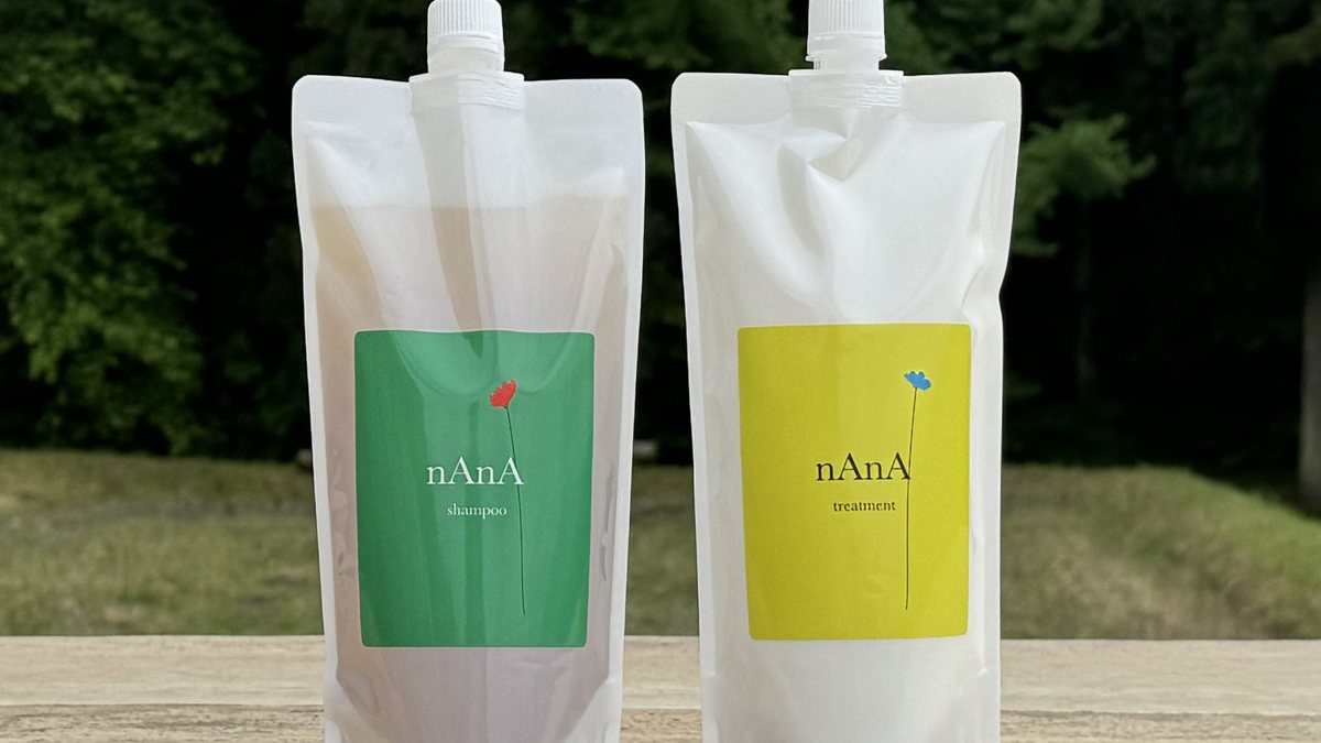 nAnA PRODUCTSのシャンプーとトリートメントを、サロンで撮影してきたままの写真
